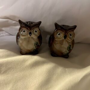 Avon Brown Cream Owl Salt & Pepper Set